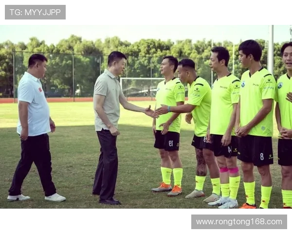 足球巨星同台竞技激情对决展现巅峰技艺与团队合作的完美结合